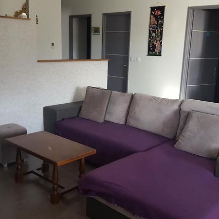 1 Chambre Privative Avec Bureau Et Cuisine Dans Maison 105 M2 Montfaucon Montfaucon  Dış mekan fotoğraf
