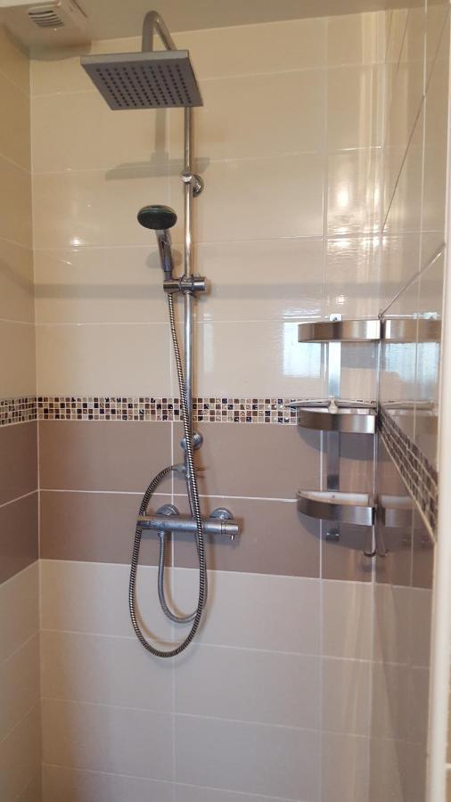 1 Chambre Privative Avec Bureau Et Cuisine Dans Maison 105 M2 Montfaucon Montfaucon  Dış mekan fotoğraf